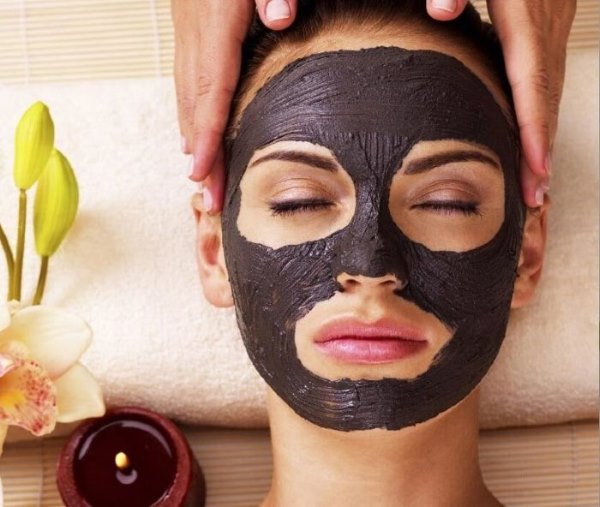 Recette de masque noir. Application étape par étape à domicile