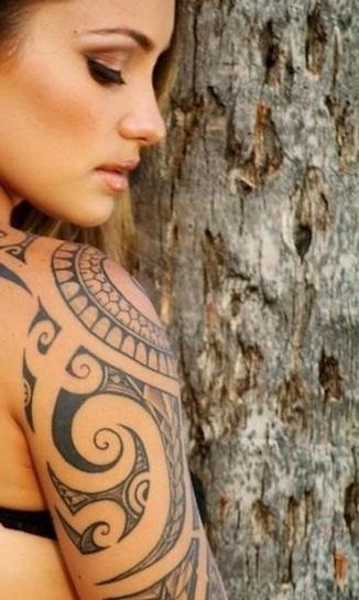 Tatuatge al braç per a noies. Fotos, esbossos, dibuixos de tatuatges de braços