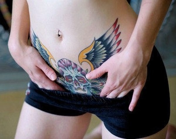 Tatouages ​​sur le ventre pour les filles après l'accouchement pour cacher les vergetures