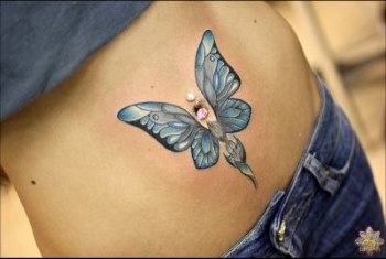 Tatouages ​​sur le ventre pour les filles après l'accouchement pour cacher les vergetures