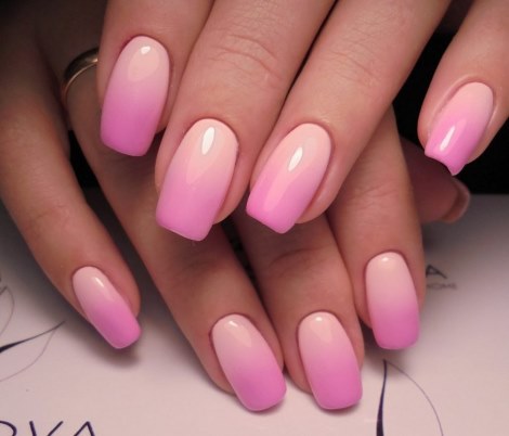 Manicura en colors pastel. Tendències de moda 2020 bella manicura delicada