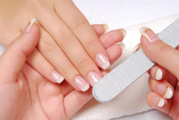 Com aplicar gel polish a casa. Instrucció, vídeo amb llum, sense, fregament, pedreria