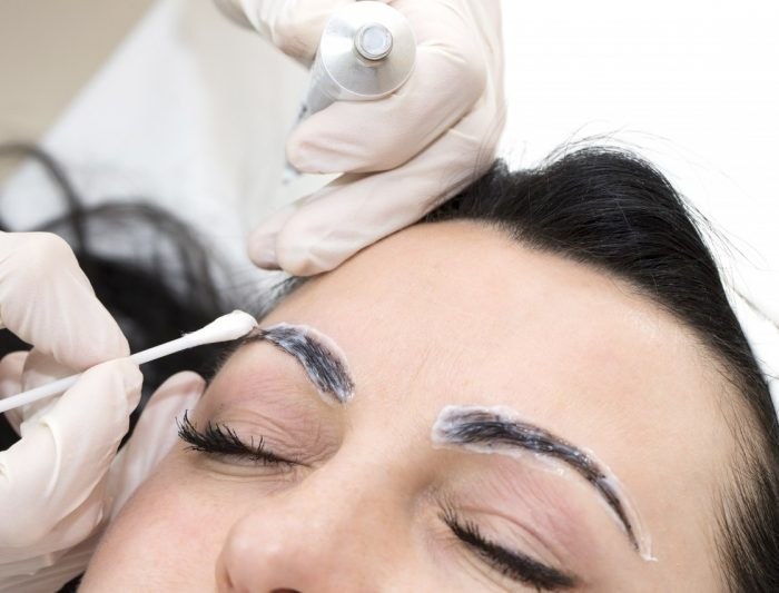 Què és el microblading de celles, com es fa, es cura, quant dura, ressenyes, fotos