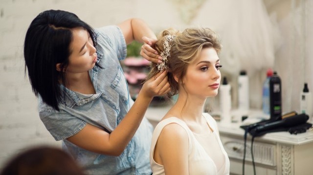 Quand puis-je me couper les cheveux selon le calendrier lunaire. Coupes de cheveux Oracle, jours de la semaine