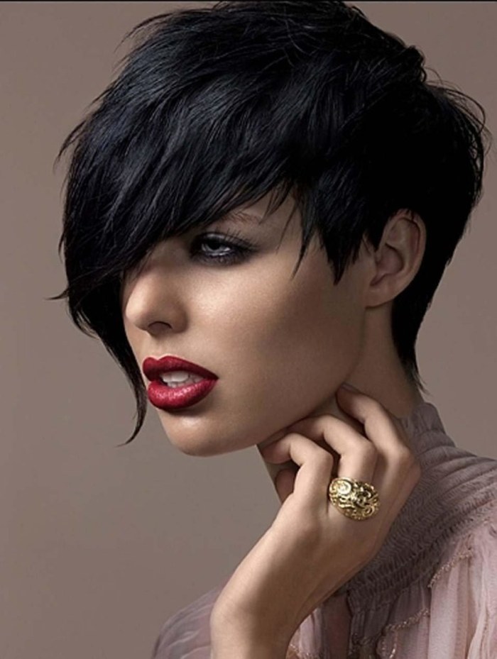 Coiffures pour cheveux moyens, photo. Belles coupes de cheveux décontractées, festives et simples