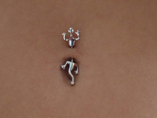 Piercing al melic: foto com es fa, es cura. Pírcing d'or, plata