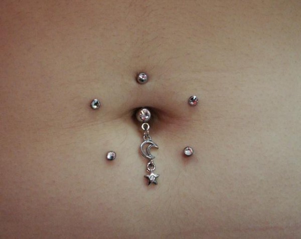 Piercing al melic: foto com es fa, es cura. Pírcing d'or, plata