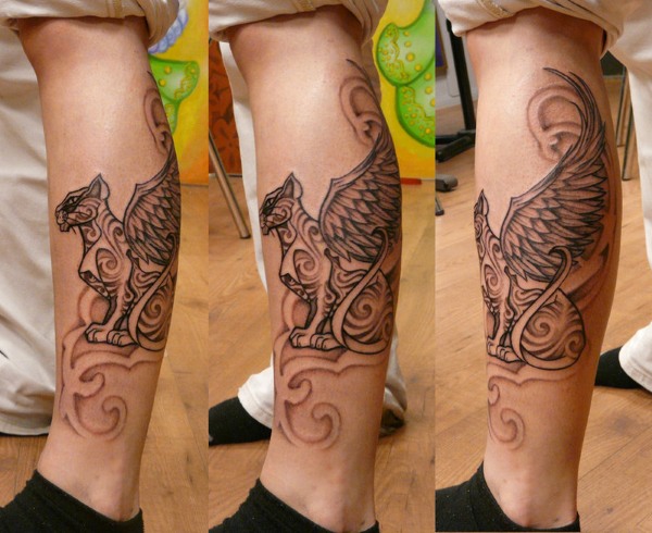 Tattoo Wings (ala) a l'esquena: significat per a noies i homes. Una foto