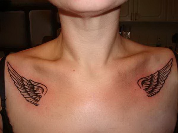 Tattoo Wings (ala) a l'esquena: significat per a noies i homes. Una foto