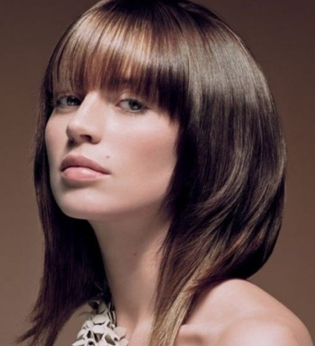 Coupe de cheveux Long bob pour les cheveux foncés, clairs et rouges - vues avant et arrière. Le schéma et la technique des coupes de cheveux avec une frange oblique et droite, sans frange. Une photo