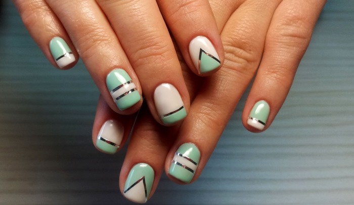 Manicura francesa amb un patró. Fotos, colors de moda i idees de disseny 2020