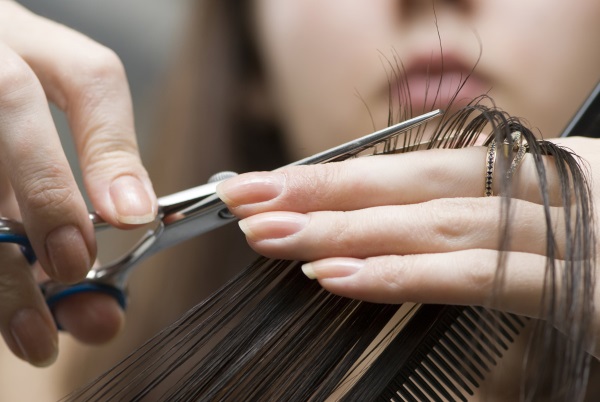 Teinture et coupe de cheveux selon le calendrier lunaire 2020. Jours favorables et défavorables de l'année