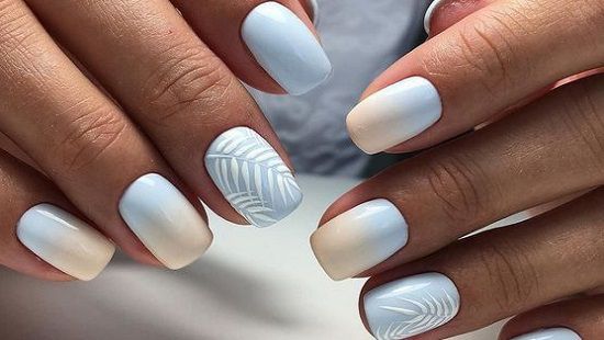 Manicura blanca per a ungles curtes. Articles nous i dissenys de moda amb or, pedreria, estampats, degradats, cintes, brous