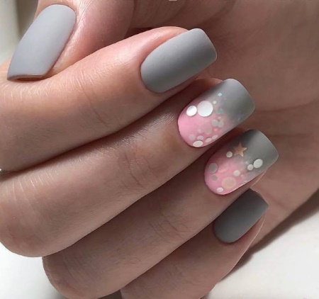 Manicura gris-rosa. Fotos, novetats. Tendències de disseny de moda 2020: francès, amb purpurina, pedreria, degradat, laca, ratlles