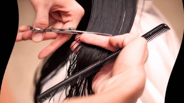 Coiffures pour hommes aux cheveux longs. Photos à la mode avec des tempes rasées, des côtés, une frange, cool et élégant