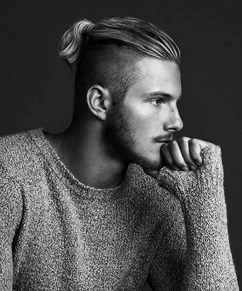 Coiffures pour hommes aux cheveux longs. Photos à la mode avec des tempes rasées, des côtés, une frange, cool et élégant