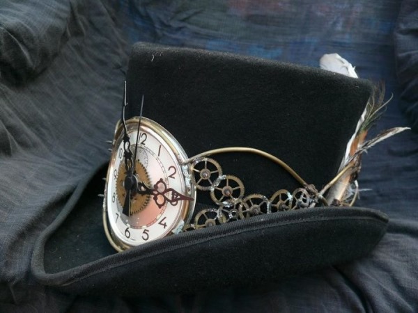 Estil steampunk en roba, ulleres per a dona i home. Què és, com fer art amb les teves pròpies mans