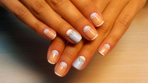 Manicura francesa amb pedreria. Foto, tendències de disseny de moda. Com fer esmalt de gel i laca