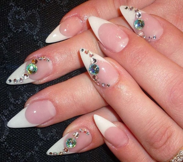 Manicura francesa amb pedreria. Foto, tendències de disseny de moda. Com fer esmalt de gel i laca