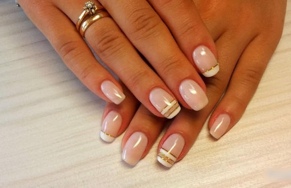 Manicura francesa amb pedreria. Foto, tendències de disseny de moda. Com fer esmalt de gel i laca