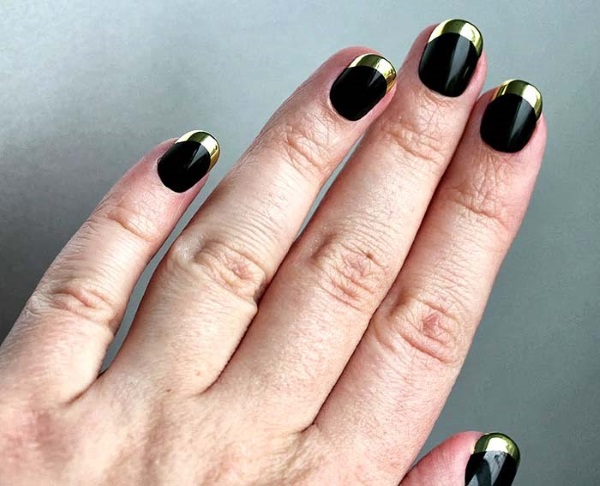 Manicura negra amb daurat. Foto, disseny per a ungles curtes i llargues, tipus Dior, mat, francès, amb pedreria