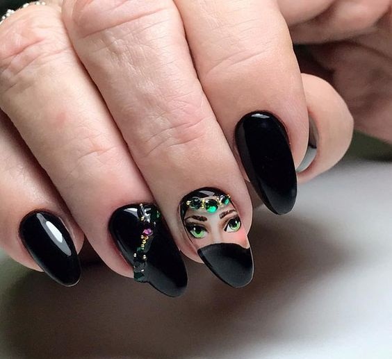 Manicura amb vernís negre. Fotos, idees de disseny amb pedreria, brillantor, fregament, amb daurat, platejat