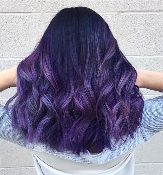 Ombre pour les cheveux noirs. La photo est cendrée, rouge, violette, grise, bicolore. Comment faire la coloration à la maison