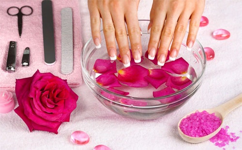 Manicura SPA. Què és, fotografia, tecnologia pas a pas, kits, productes i cura. Com ho fa japonès, brasiler, calent. Classes magistrals