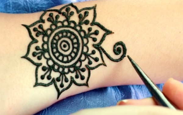 Comment faire un tatouage temporaire pendant 2 semaines, 3 mois en utilisant eye-liner, imprimante, henné, stylo