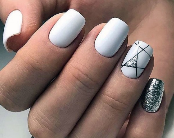 Manicura en colors clars, foto. Tendències de moda, articles nous