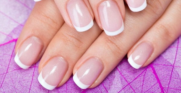 Manicura en colors clars, foto. Tendències de moda, articles nous