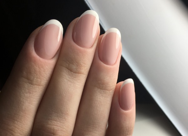 Dissenys senzills de manicura per a ungles curtes amb gel per a principiants. Com dibuixar molt bé