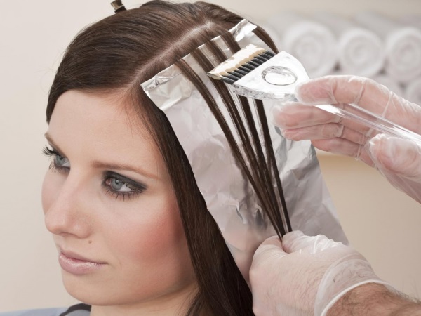 Mise en évidence sur les cheveux blonds foncés. Photo, instructions de coloration, qui convient