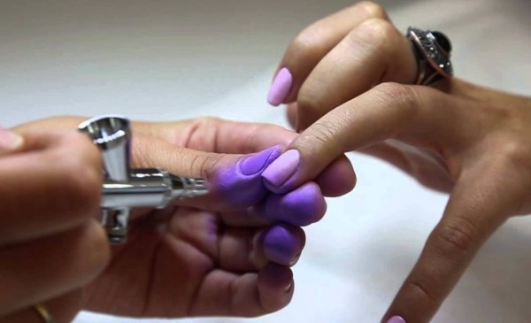 Manicura elegant per a ungles curtes. Disseny, nous articles 2020 gel polish