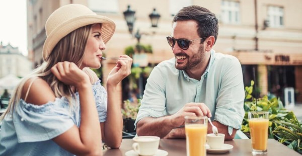 Preguntes interessants perquè les noies es trobin, s’enamorin, aprenguin millor, amb un truc, sobre l’amor, intel·lectual