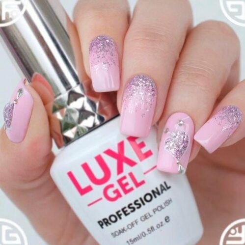 Manicura amb purpurina rosa i esmalt de gel. Foto en ungles llargues, consells