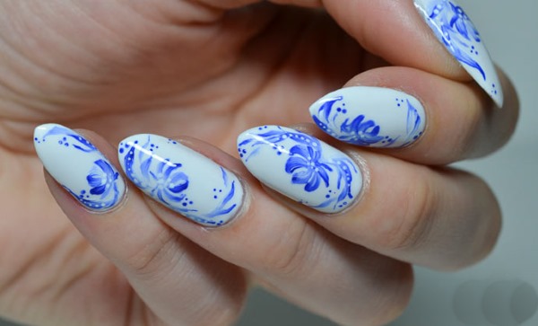 Manicura en tons blaus. Foto poliment de gel, degradat, laca per a ungles curtes i llargues. Disseny, tècniques