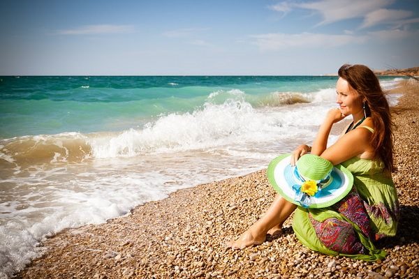 Com fer belles fotos d’una noia a la platja a Instagram, Vkontakte, Facebook. Fotos, idees per a una sessió de fotos