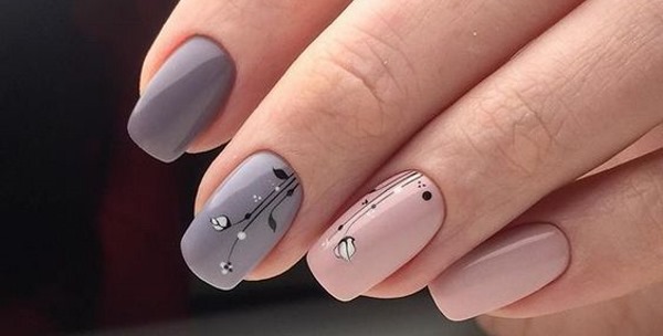 Conception des ongles de couleur gris-rose. Manucure photo, tendances de la mode 2020