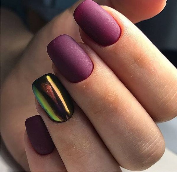 Manicura morada per a ungles curtes. La combinació de colors, fotos, nous articles 2020 gel polish