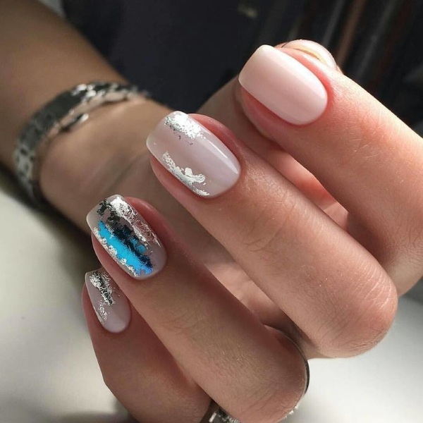 Manicura clàssica per a ungles curtes. Fotos, nous dissenys gel polish 2020