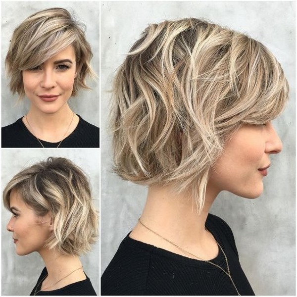 Coupes de cheveux multicouches pour femmes pour cheveux moyens avec une frange. Photos, options