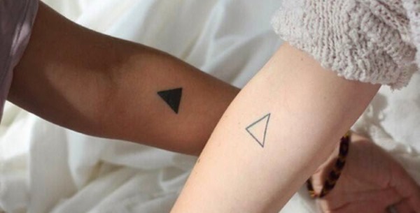 Tatuatges aparellats per a dos amants, per a amigues, germanes. Petits esbossos, idees de lletres