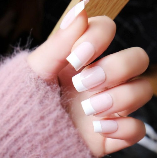 Belle manucure. Photo des plus chics sur les ongles ovales, carrés, courts et longs