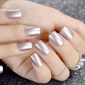 Belle manucure. Photo des plus chics sur les ongles ovales, carrés, courts et longs