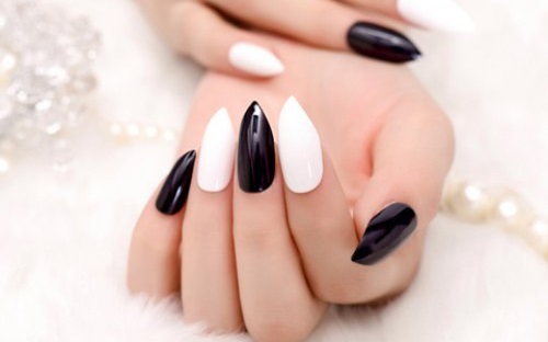 Belle manucure. Photo des plus chics sur les ongles ovales, carrés, courts et longs