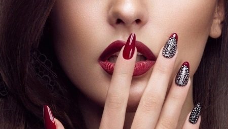 Manicura en vermell per a ungles afilades. Foto, disseny, tonalitats, tendències de moda 2020