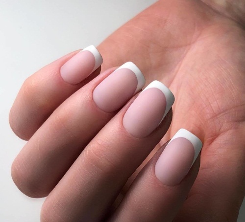 Manucure française pour les ongles pointus. Photos, nouveau design 2020