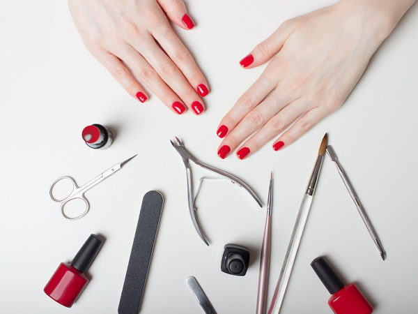 Eines i aparells per a manicura i pedicura professionals: talls, talladores, pinces, llimes