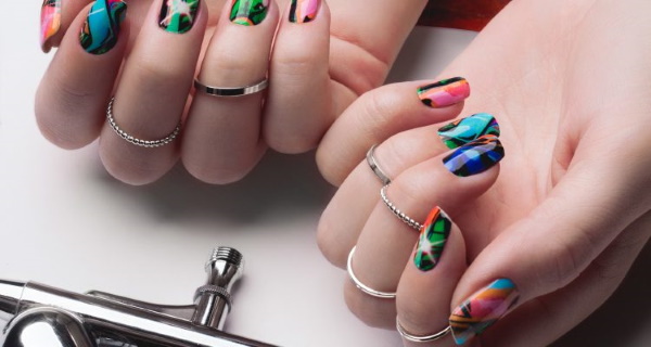 Bonica manicura a les ungles curtes. Foto, com fer, idees de disseny